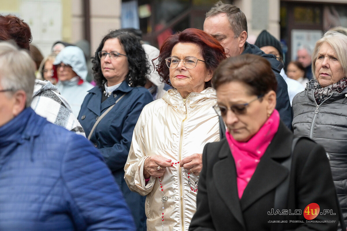 Procesja różańcowa ulicami Jasła 2024
