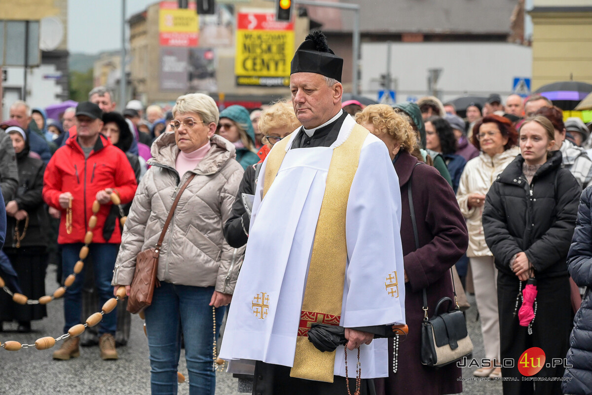 Procesja różańcowa ulicami Jasła 2024