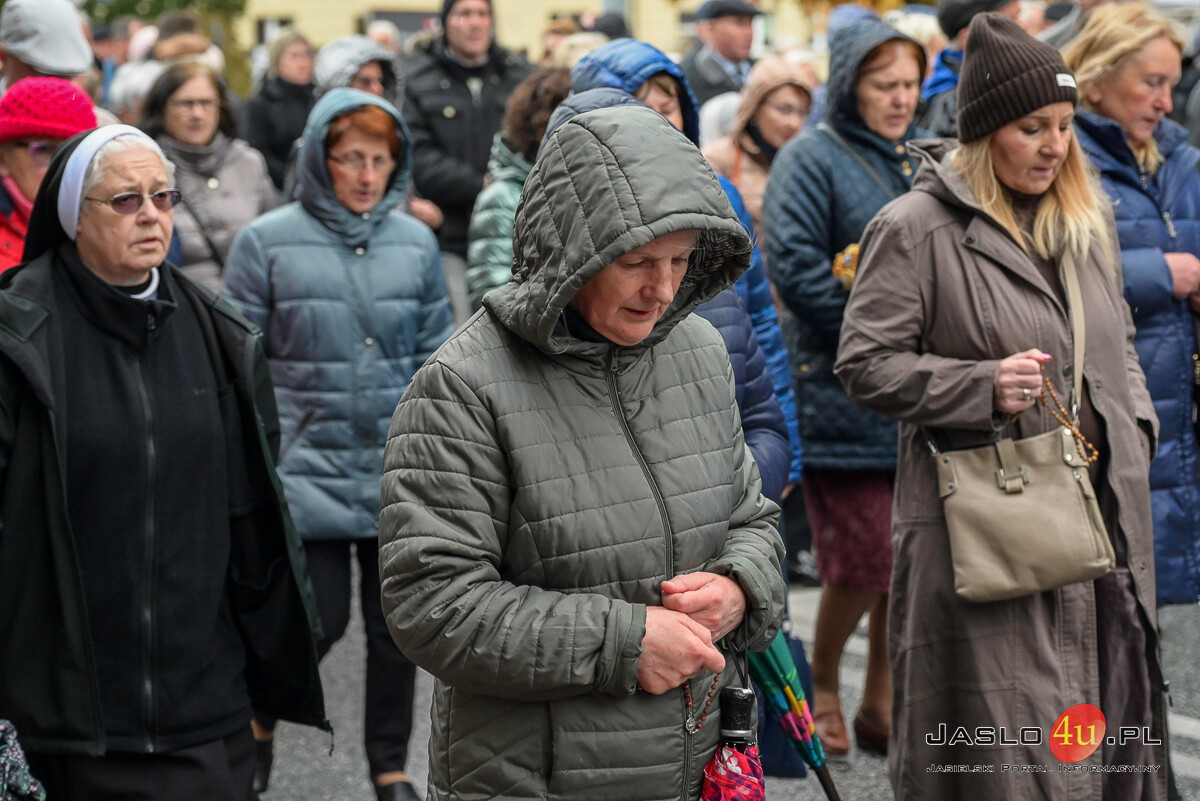 Procesja różańcowa ulicami Jasła 2024