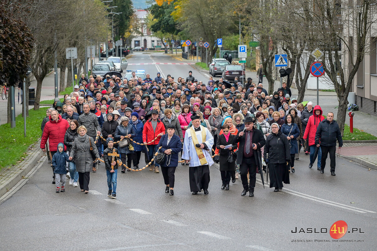 Procesja różańcowa ulicami Jasła 2024
