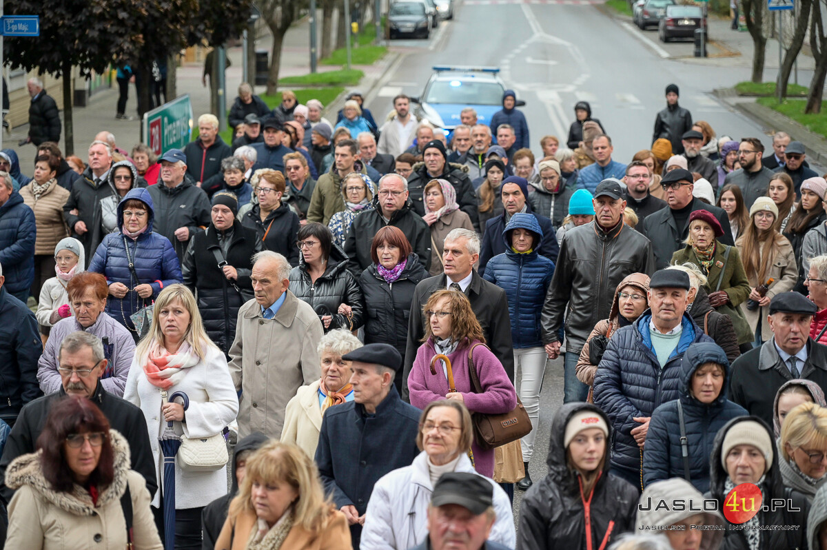 Procesja różańcowa ulicami Jasła 2024