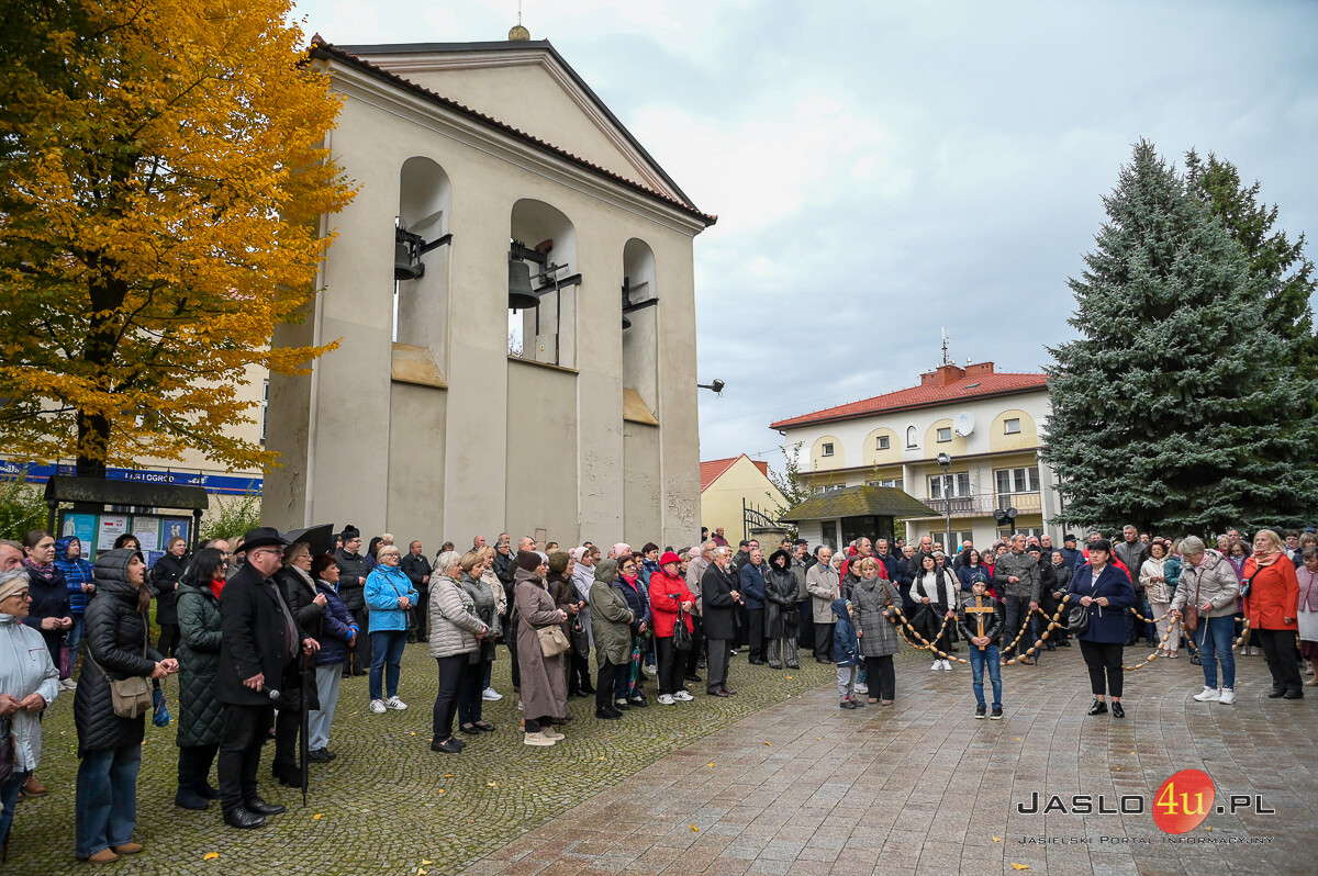 Procesja różańcowa ulicami Jasła 2024