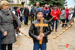 Procesja różańcowa ulicami Jasła 2024