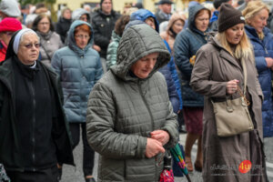 Procesja różańcowa ulicami Jasła 2024