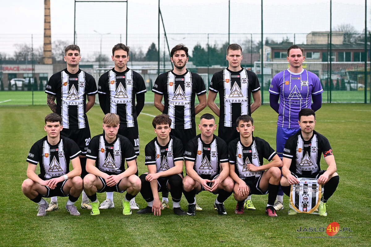 JKS Czarni 1910 Jasło – Izolator Boguchwała 1:1