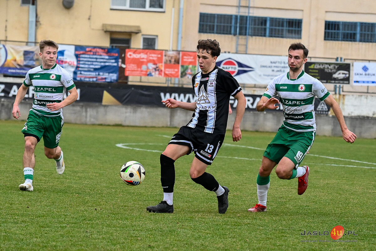 JKS Czarni 1910 Jasło – Izolator Boguchwała 1:1
