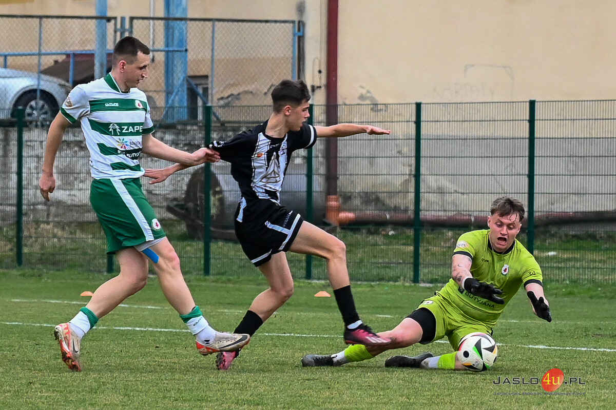 JKS Czarni 1910 Jasło – Izolator Boguchwała 1:1