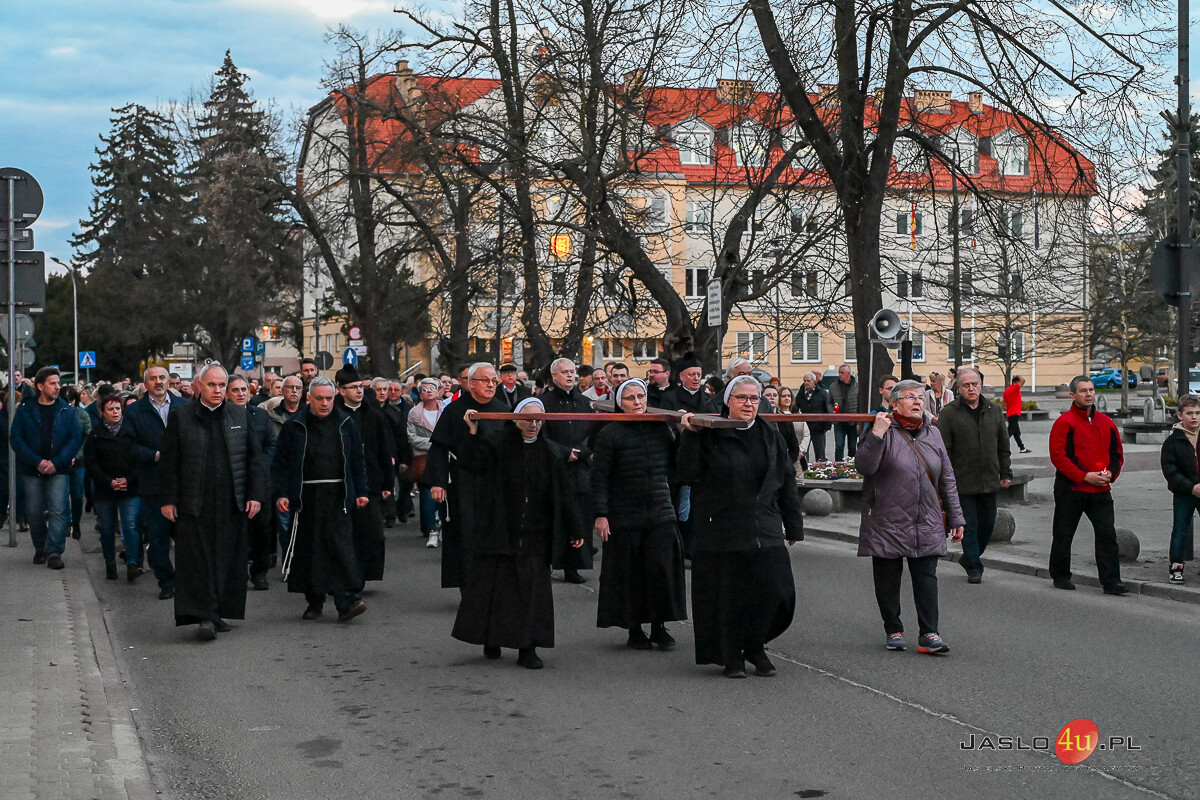 Droga Krzyżowa ulicami Jasła 2025