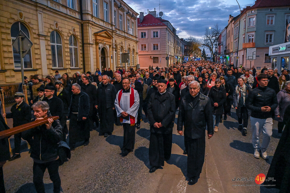 Droga Krzyżowa ulicami Jasła 2025