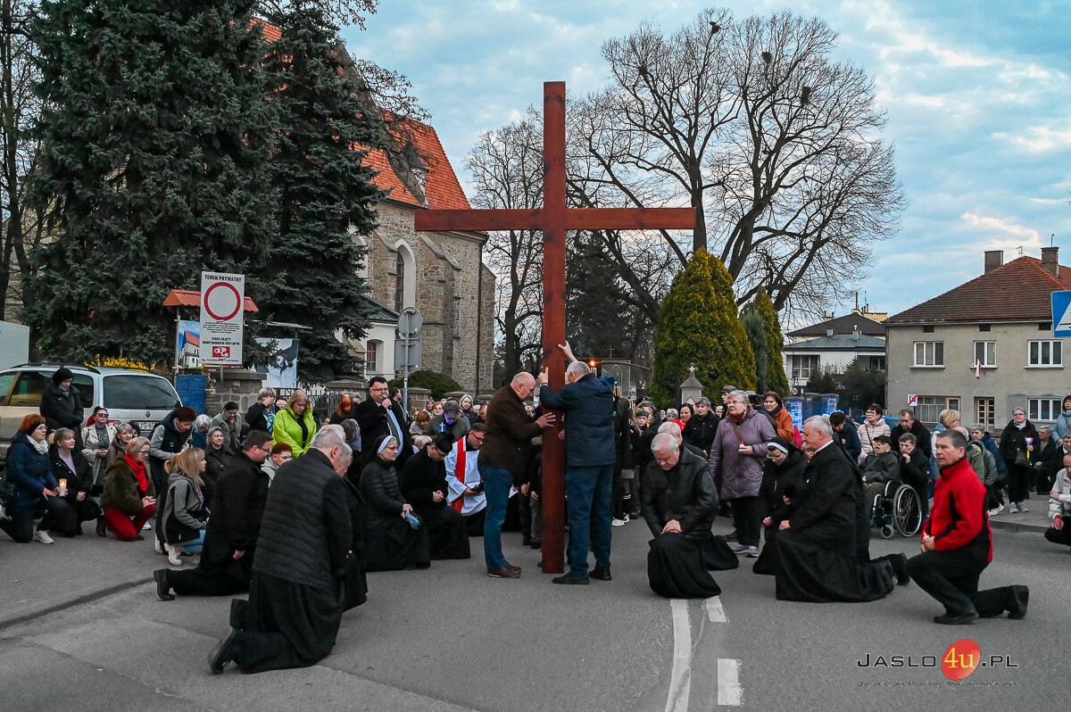 Droga Krzyżowa ulicami Jasła 2025