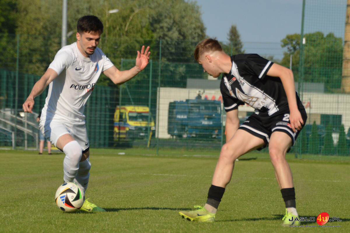 Derby Czarni Jasło - Karpaty Krosno 3:2
