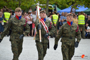 Uroczysta przysięga żołnierzy WOT na jasielskim rynku