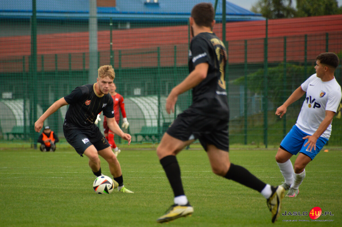 JKS Czarni 1910 Jasło - K.S. Karpaty Krosno 1:3