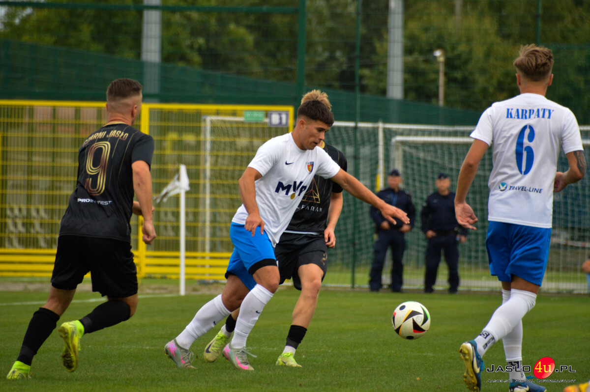 JKS Czarni 1910 Jasło - K.S. Karpaty Krosno 1:3
