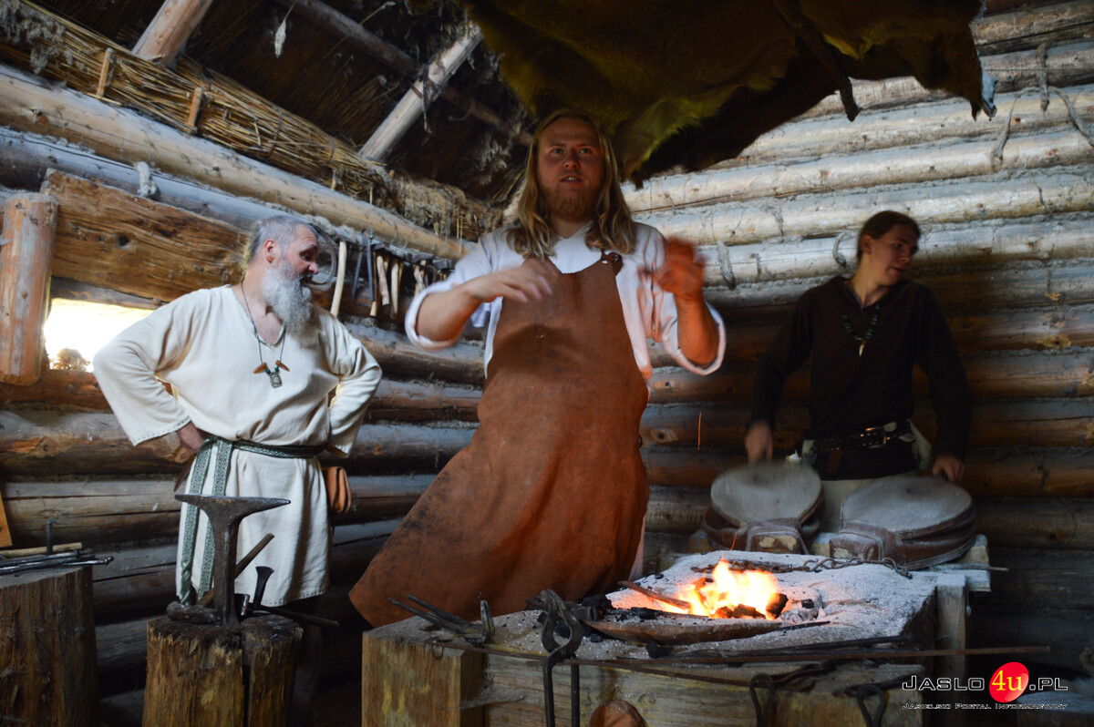 XIII Karpacki Festiwal Archeologiczny DWA OBLICZA Trzcinica 2025