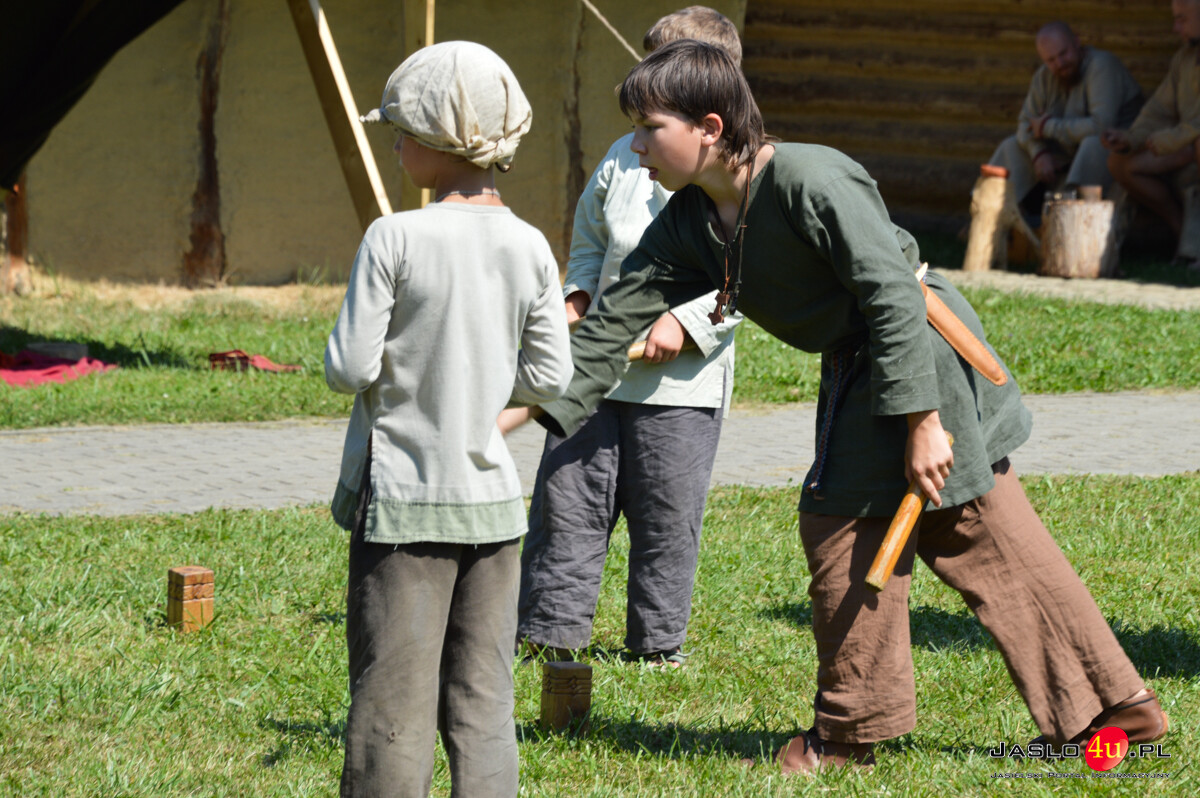 XIII Karpacki Festiwal Archeologiczny DWA OBLICZA Trzcinica 2025