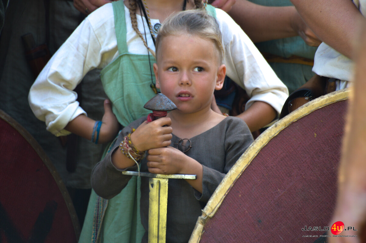 XIII Karpacki Festiwal Archeologiczny DWA OBLICZA Trzcinica 2025