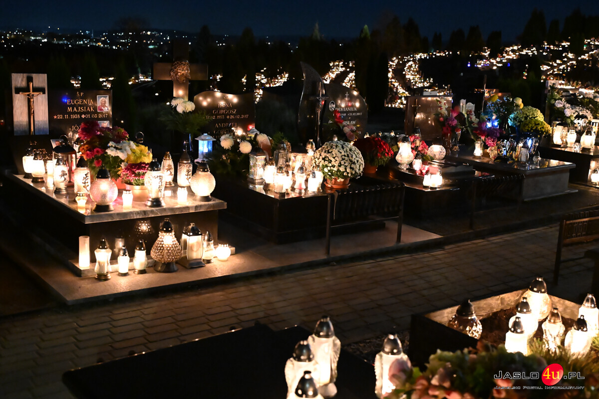 Wszystkich Świętych 2025 - Jasło nocą