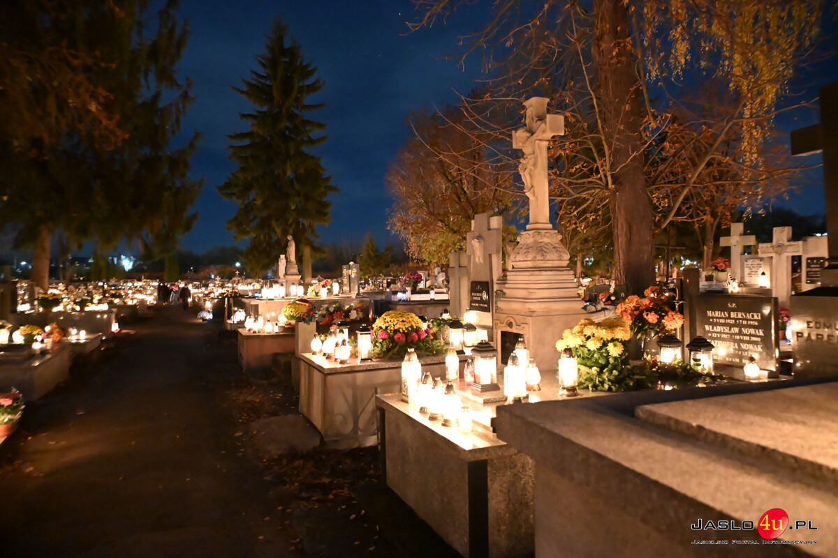 Wszystkich Świętych 2025 - Jasło nocą