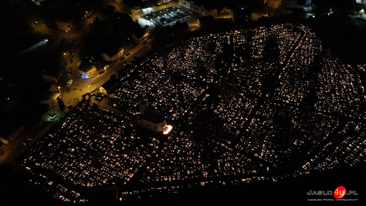 Wszystkich Świętych 2025 - Jasło nocą