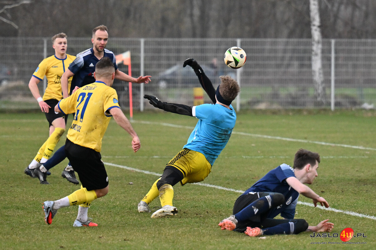 Ostoja Kołaczyce - Jasiołka Świerzowa 3:0