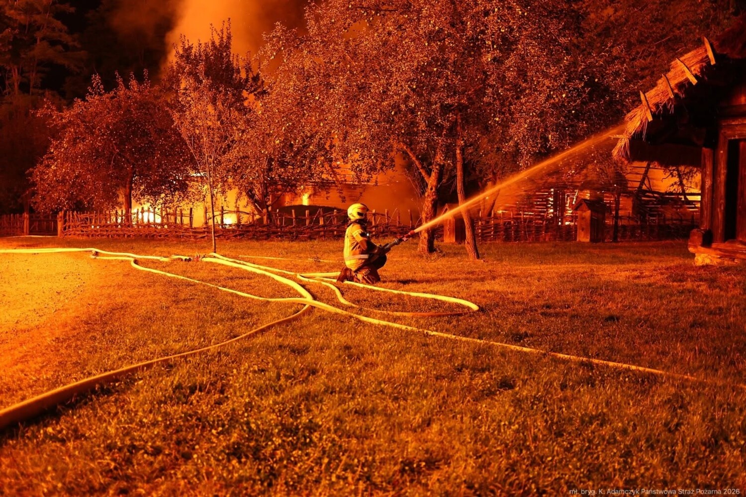 Pożar kościoła z Bączala Dolnego w skansenie w Sanoku