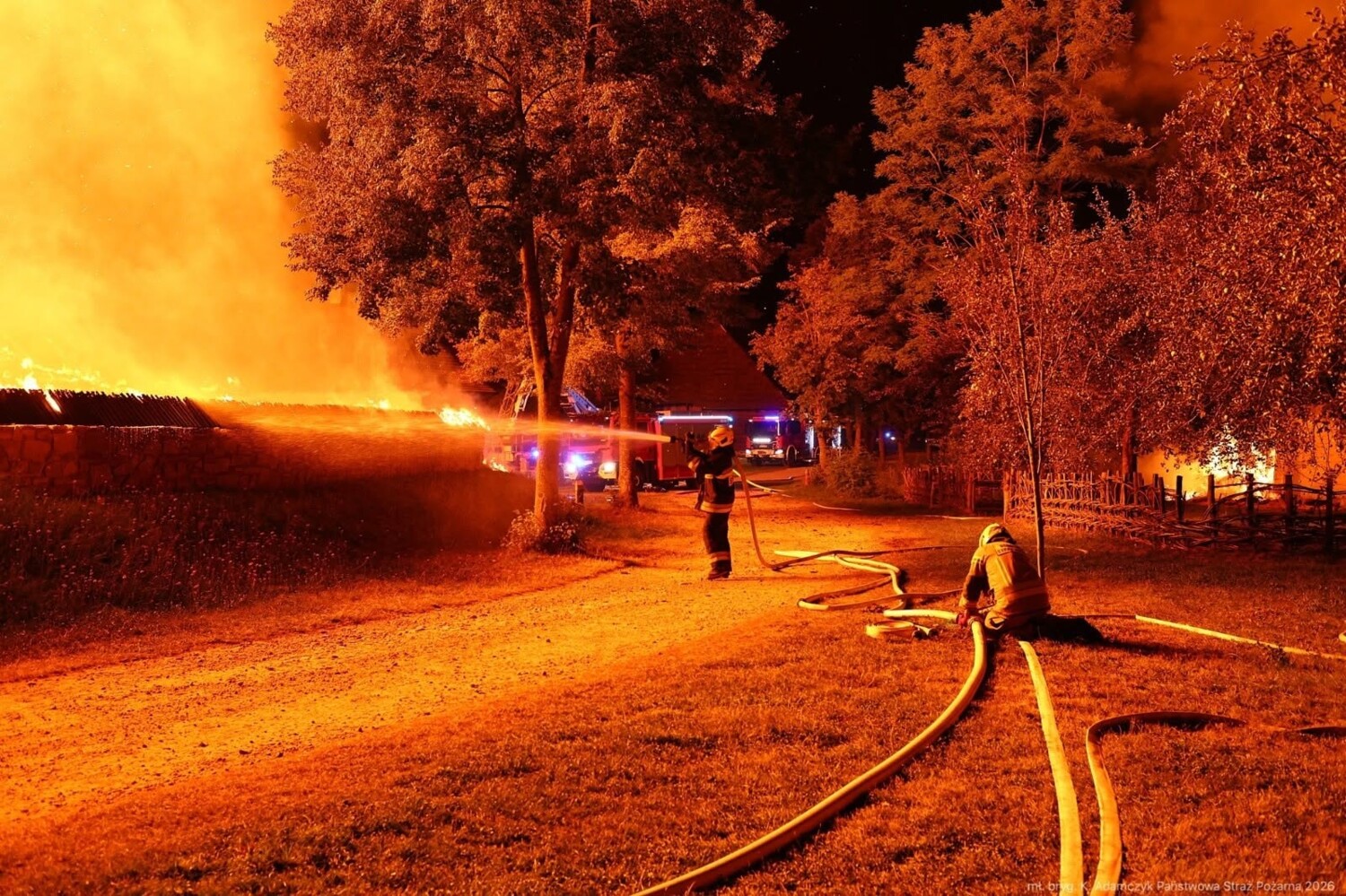 Pożar kościoła z Bączala Dolnego w skansenie w Sanoku