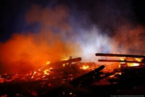 Pożar kościoła z Bączala Dolnego w skansenie w Sanoku