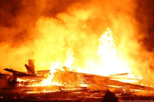 Pożar kościoła z Bączala Dolnego w skansenie w Sanoku