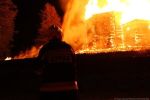 Pożar kościoła z Bączala Dolnego w skansenie w Sanoku