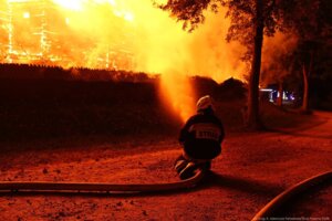 Pożar kościoła z Bączala Dolnego w skansenie w Sanoku
