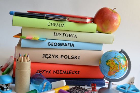 Podręczniki szkolne - kiedy i gdzie kupić najtaniej? :: Rozmaitości i